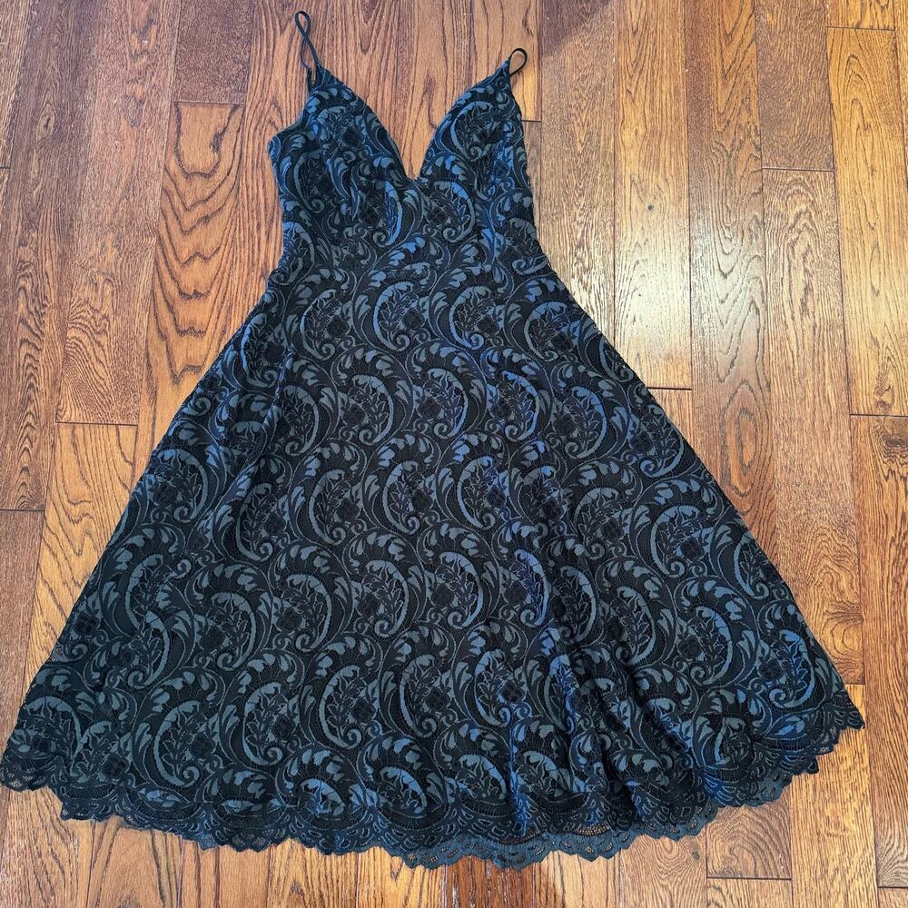 BB Dakota RSVP Dress 0 Black Floral Lace Midi Lace Up Back Plunge Feminine